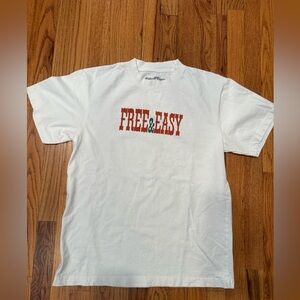 🌹 Free & Easy Graphic Tee – Size Small 🌹